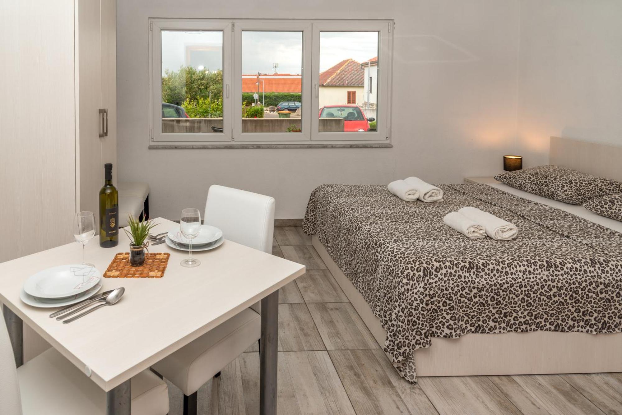 Studio Apartment นิน ภายนอก รูปภาพ